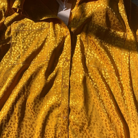 Candies Cheetah Button Down Top - Picture 4 of 8